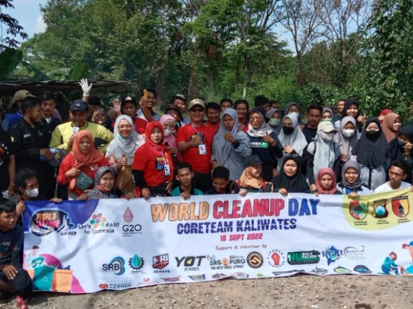 Komunitas Pencinta Alam STIA Pembangunan Jember (KOMPAS) Melakukan Aksi Cleanup Di Kecamatan Kaliwates Jember